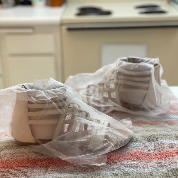 New Never Worn Journee Collection Hanni White Gladiator Sandals Size 7.5 - Picture 3 of 13